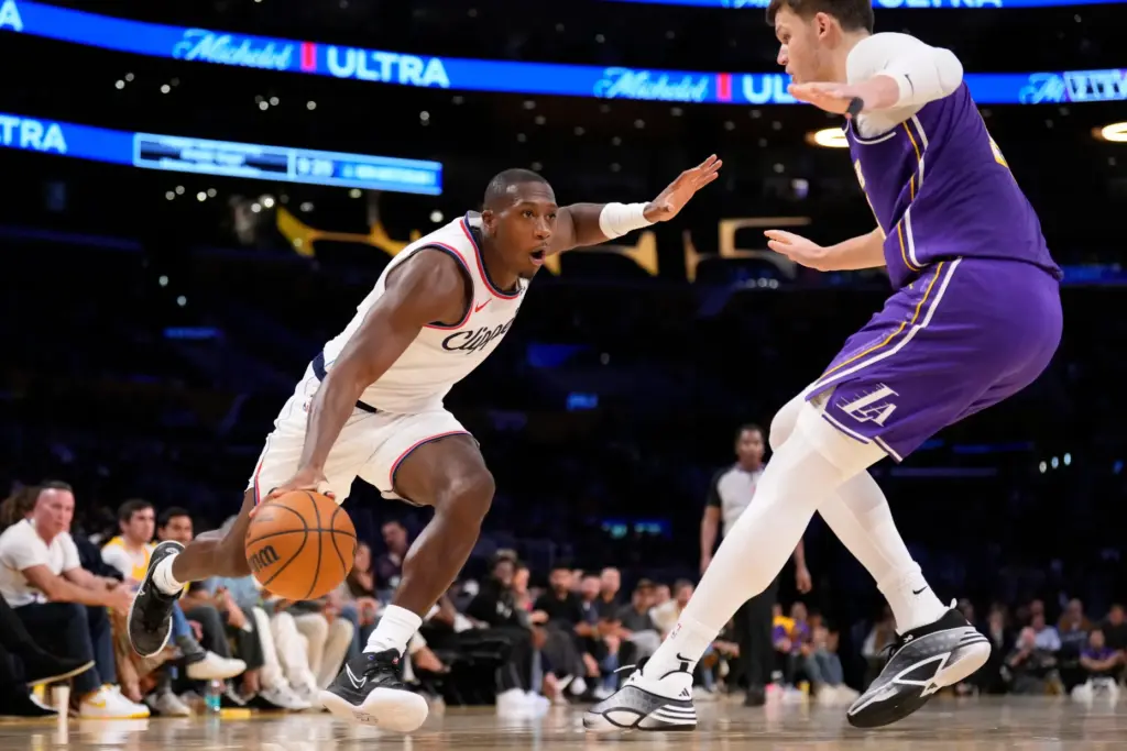 Clippers guard Kris Dunn, left, drives toward the basket as...
