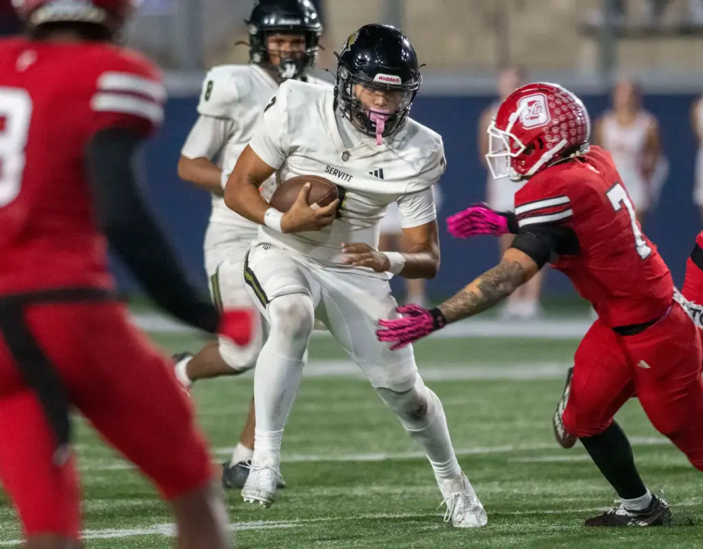 Serviteâs Gino Wang (3) tries to find some running room...
