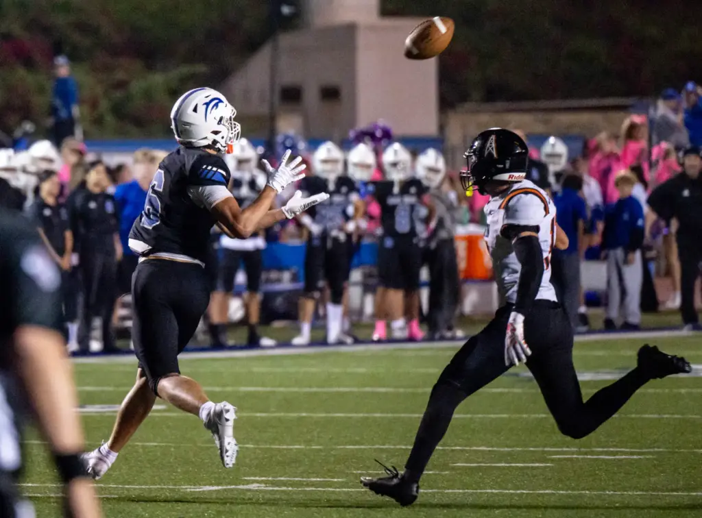 Dana Hills wide receiver Jack Norman (6) makes a catch...