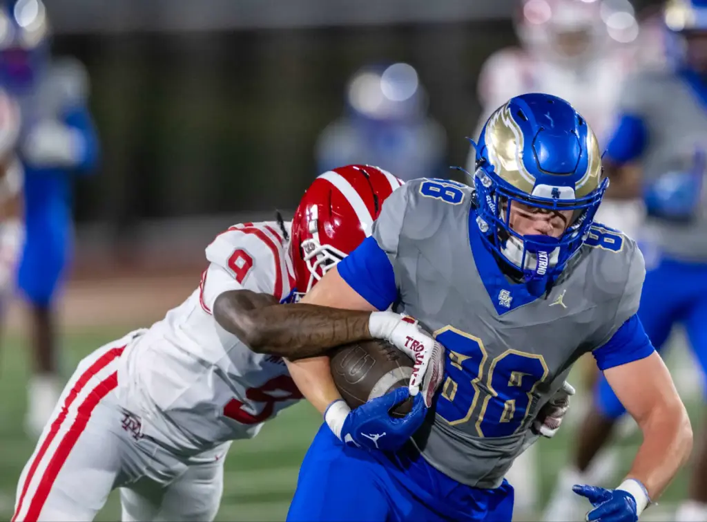 Santa Margarita tight end Sacha Guerdat (88) carries the ball...