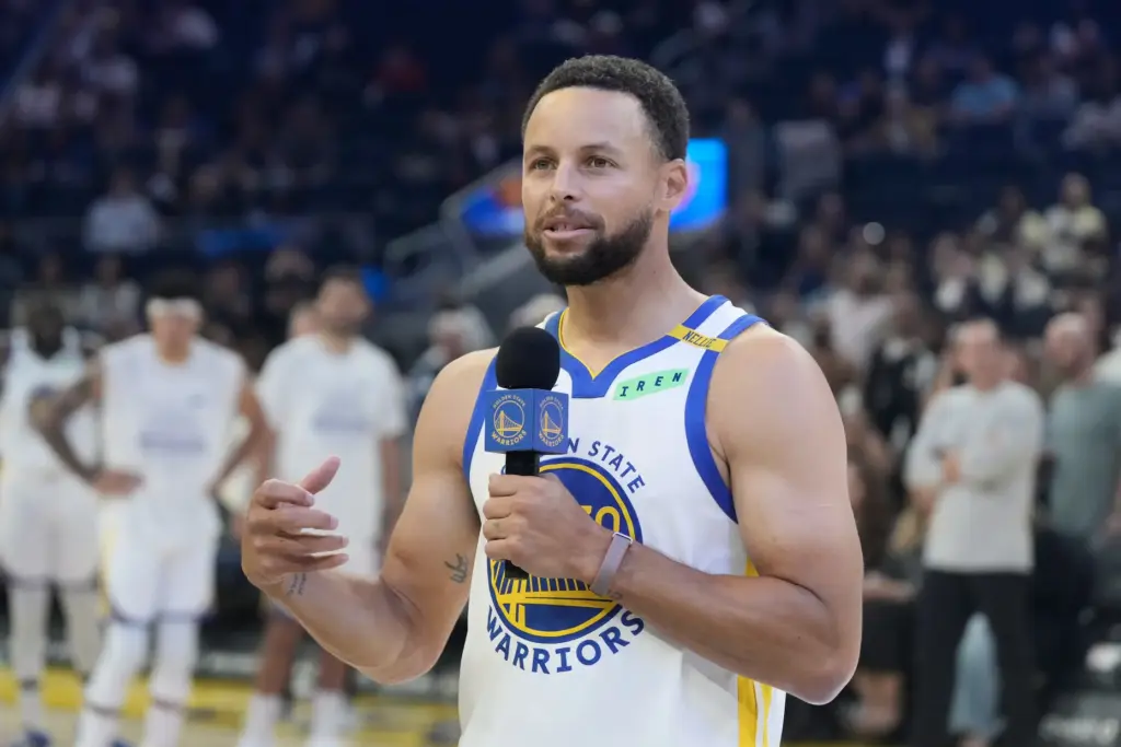 Golden State Warriors guard Steph Curry speaks about former coach...