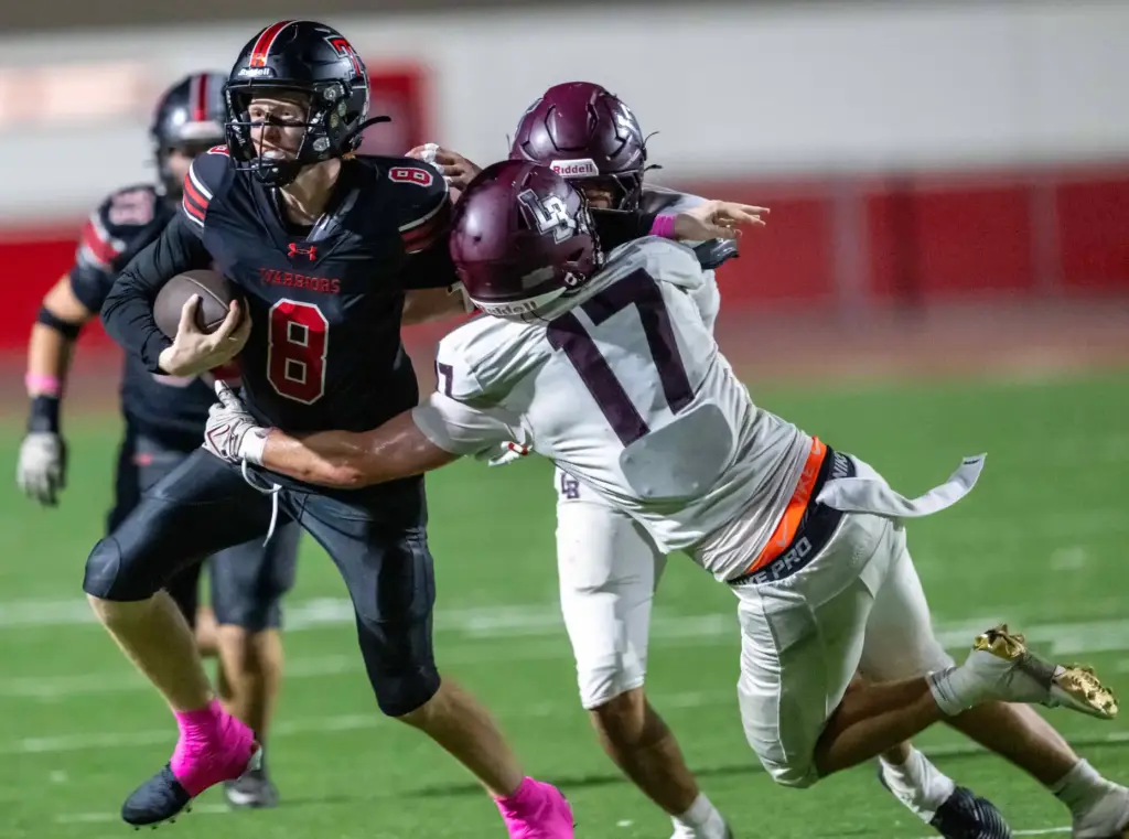 Troy quarterback Mason Mays (8) carries the ball on a...