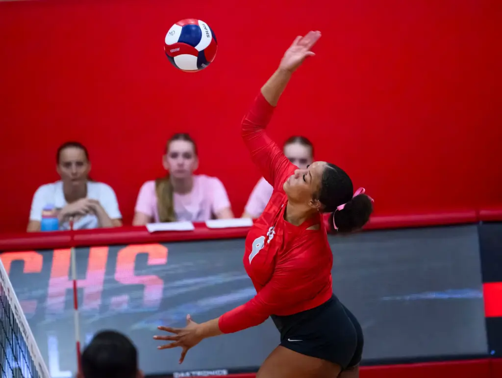 Mater Dei’s Jael Smith gets ready to send a shot...