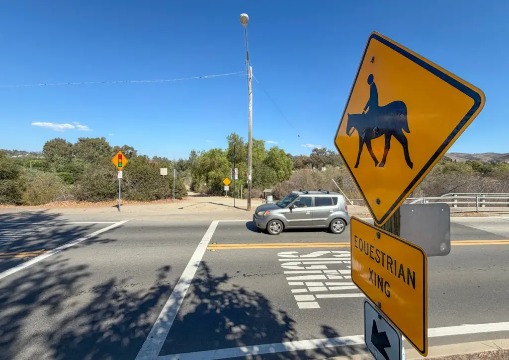 The equestrian crossing on La Novia Avenue from another view....