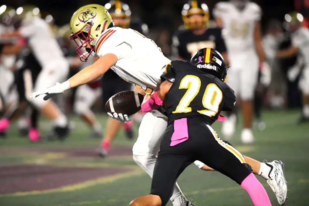 Simi Valleyâs Isaiah Arreola tries to bring down Oaks Christianâs...
