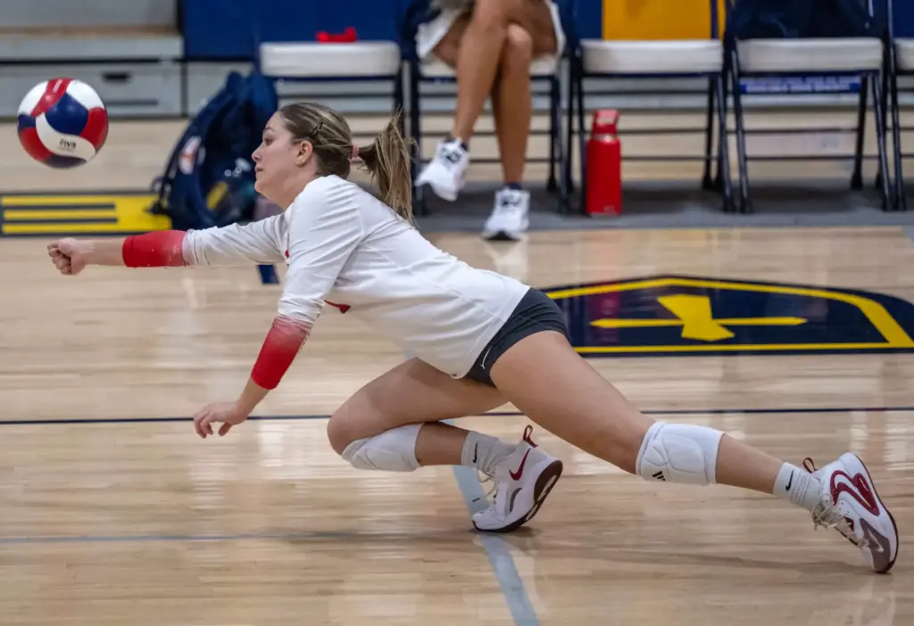 Redondo Union setter Marlo Libbey (1) dives on the court...