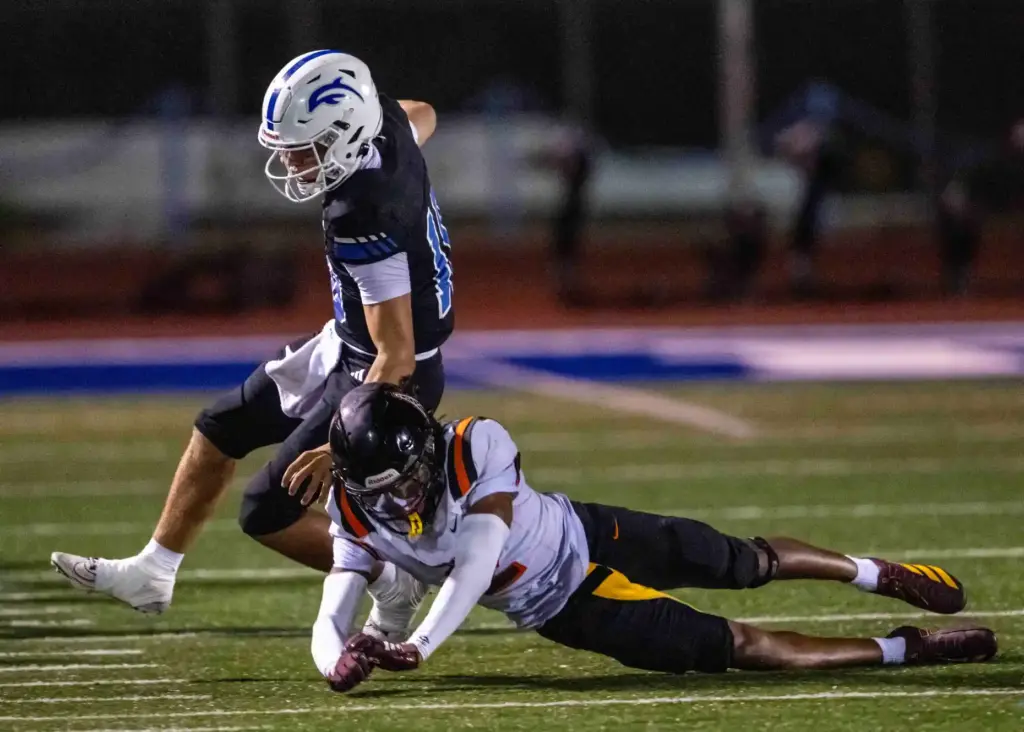 Dana Hills quarterback Carter Anderson (10) carries the ball on...