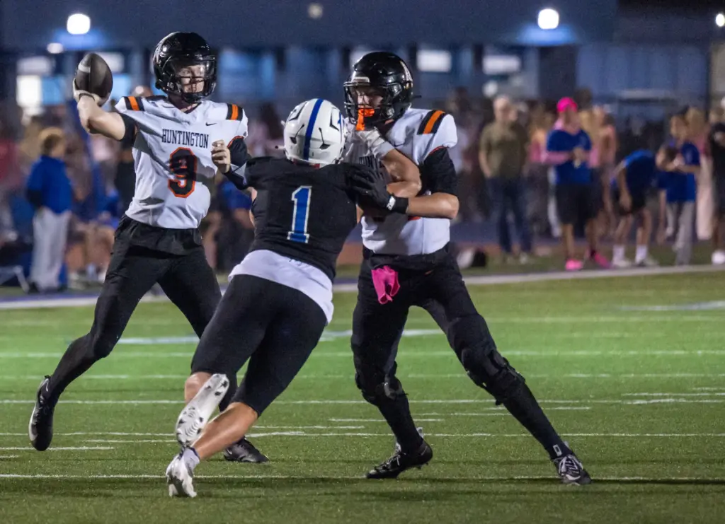 Huntington Beach quarterback Brady Edmunds (9) throws the ball during...