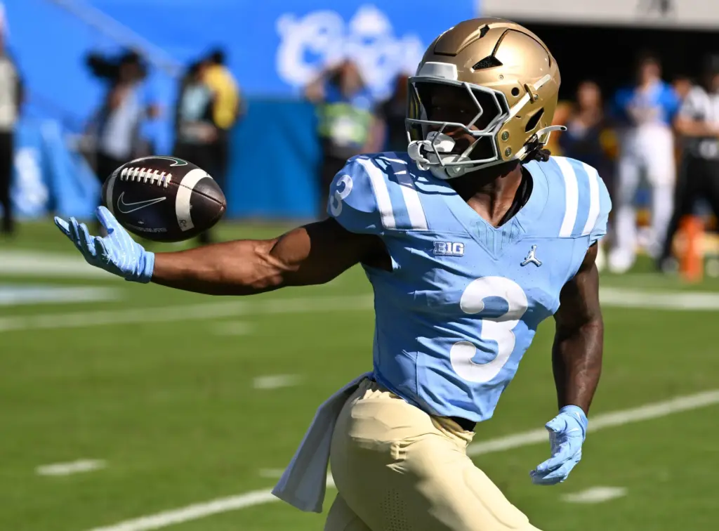 UCLA running back Wayne Knight (3) juggles the ball while...