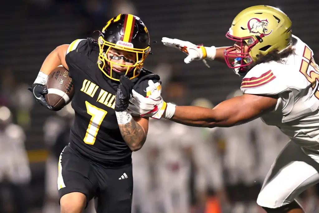 Simi Valleyâs Salvador E. Villa tries to get past Oaks...