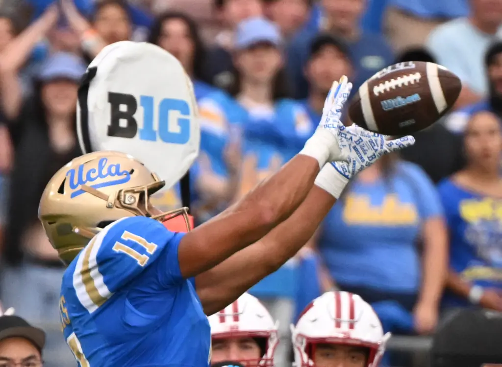 ide receiver Landon Ellis #11 of the UCLA Bruins catches...