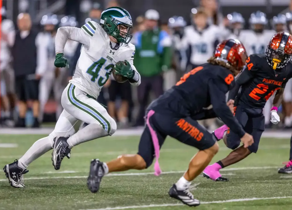Irvine tight end Will Walters (43) carries the ball during...