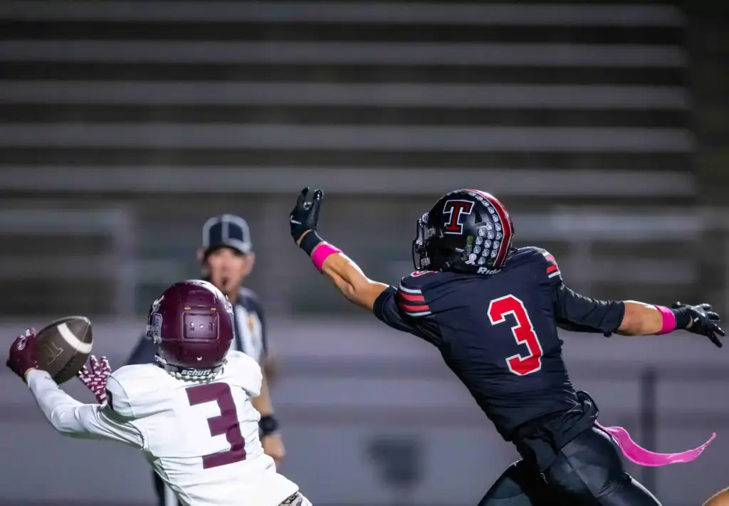Laguna Beach defensive back Colter Steris (3) nearly comes away...