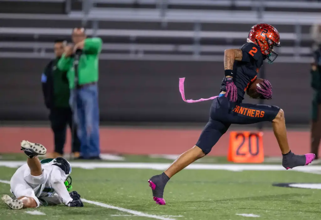 Orange wide receiver KJ Woodbury (2) catches the ball and...