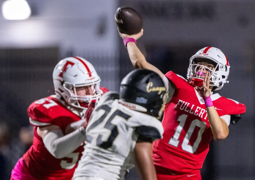 Fullerton quarterback Sergio Andrade (10) throws the ball during a...