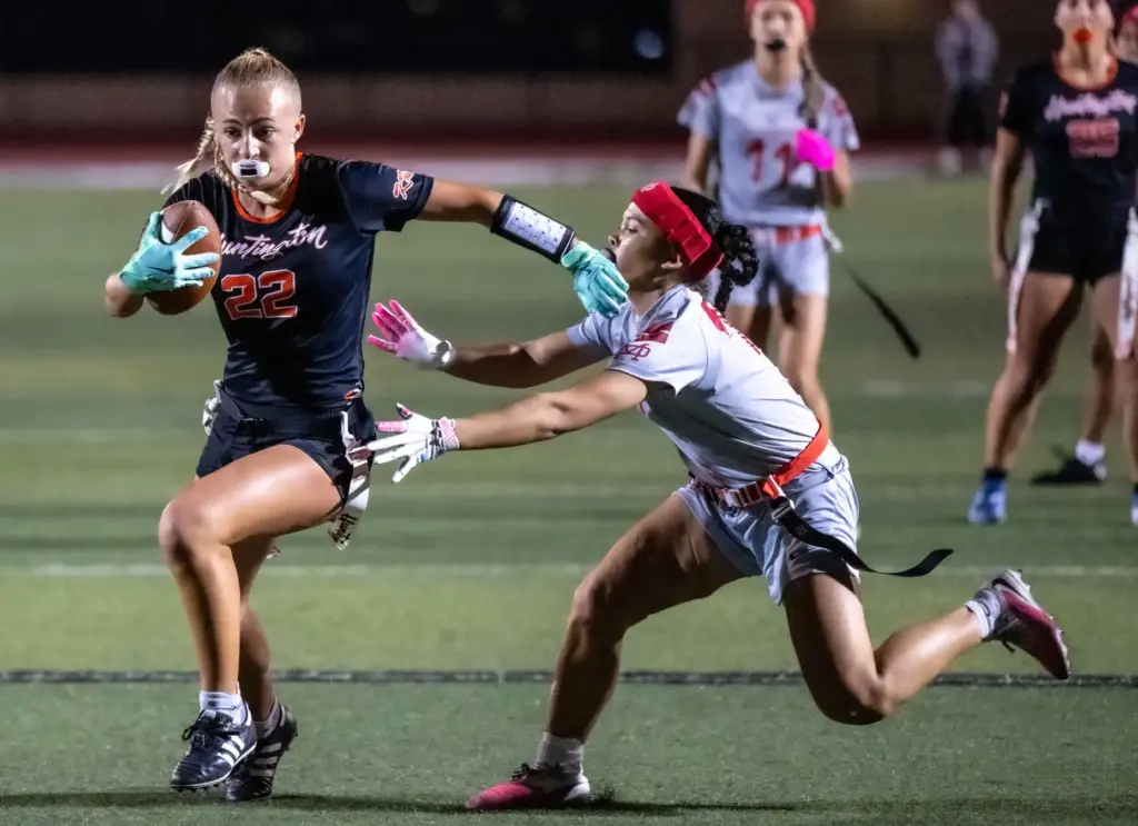Huntington Beach running back Daisy Quatman (22) carries the ball...