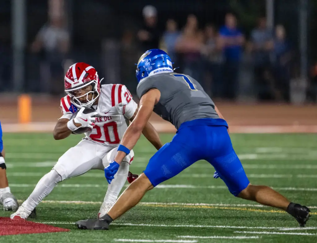 Mater Dei running back Asir Nembhard (20) makes a cut...